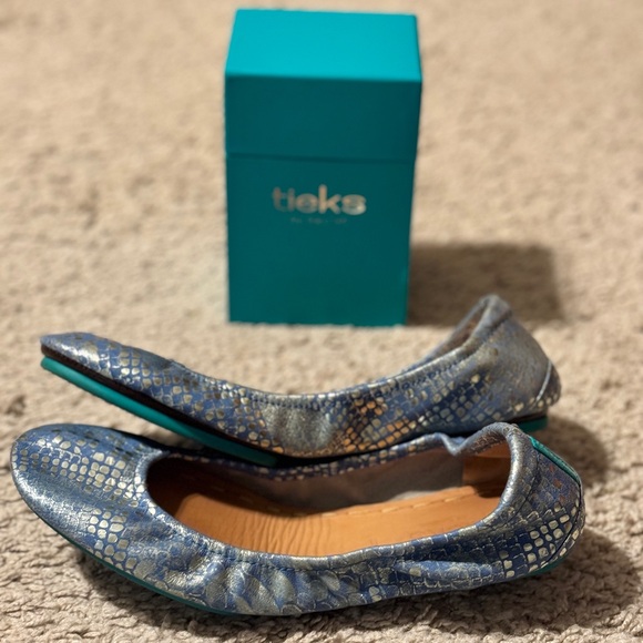 Tieks Paradise Blue Size 8 - Picture 3 of 9